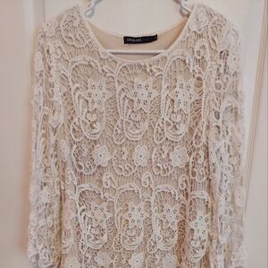Gorgeous lined lace top sz M